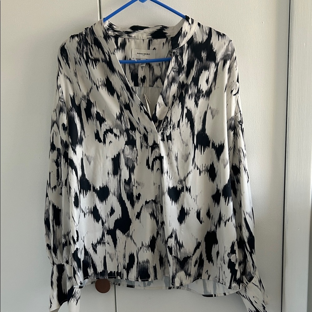 Banana Republic Black and White Patterned Top - large - new with tags